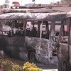 Les restes de bus brûlés, à l'extérieur d'une centrale électrique, dans la banlieue de Damas, en juin 2012.