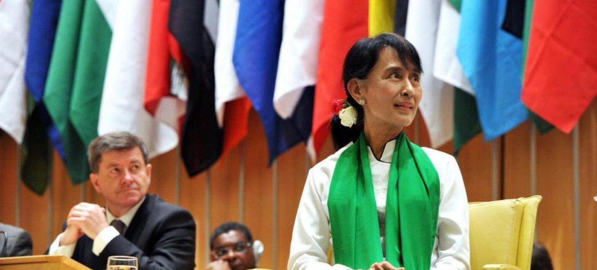 Daw Aung San Suu Kyi is welcomed at the International Labour Organization Conference in Geneva.