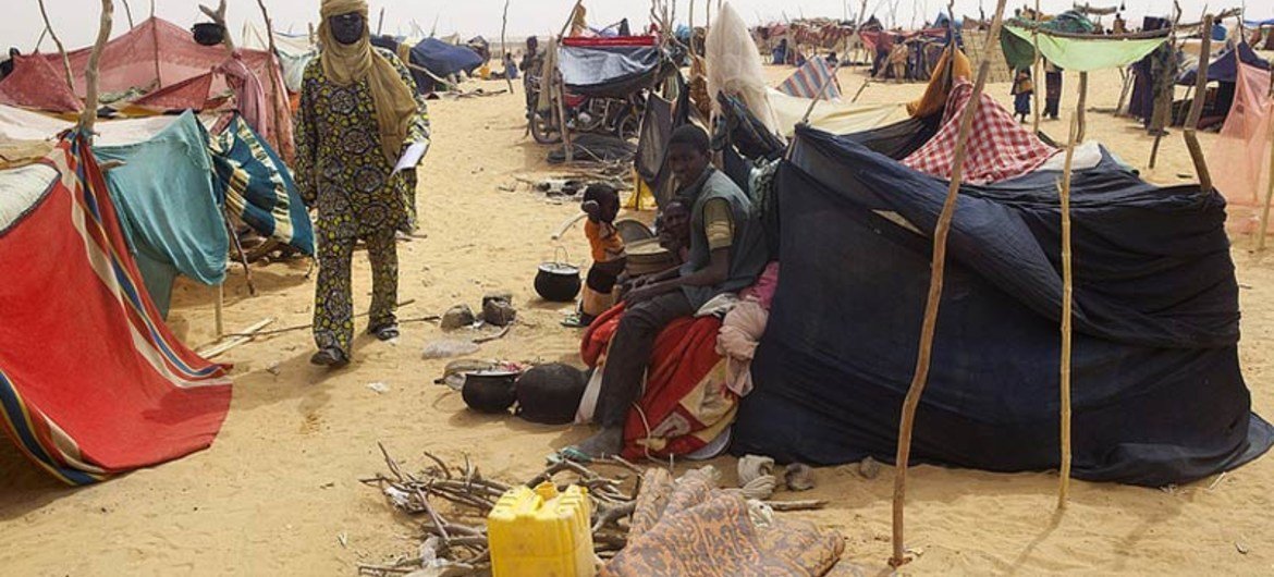 Des réfugiés en provenance du Mali au Niger, sur le site de Sinegodar, situé à quelques kilomètres de la frontière entre les deux pays.