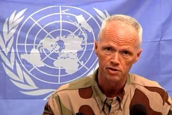 Major-General Robert Mood briefs journalists in Damascus.