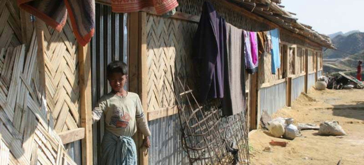 Un garçon originaire de Rahkine, un état situé dans le nord du Myanmar, dans un camp de réfugiés au Bangladesh.