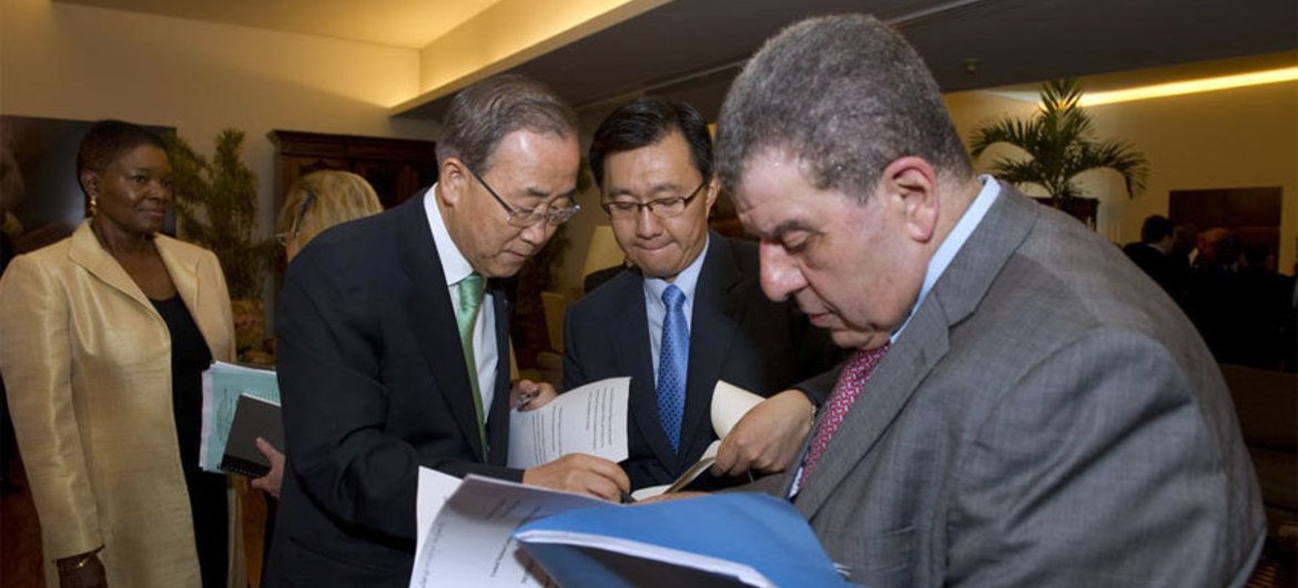 Le Secrétaire général de l'ONU Ban Ki-moon prépare son allocution d'ouverture de la Conférence Rio+20. Photo ONU/Eskinder Debebe