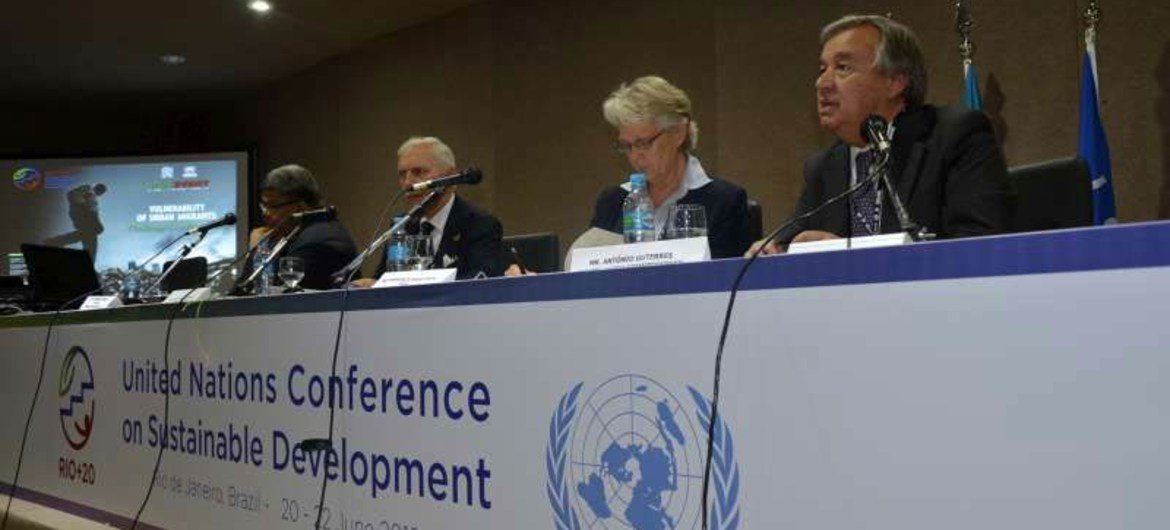 High Commissioner for Refugees Antonio Guterres (right) addresses the Rio+20 conference on the issue of urban refugees and displaced.