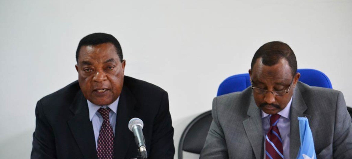 Head of the UN Political Office for Somalia (UNPOS) Augustine Mahiga and Prime Minister Abdiweli Mohamed Ali.