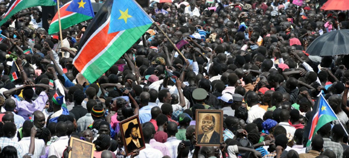 South Sudanese citizens in Juba celebrate during an event marking the country's one year independence anniversary. UN/S. Winter