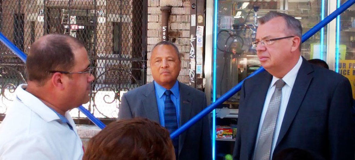 UNODC's Executive Director, Yury Fedotov (right), listens to UNIDOS-Inwood Coalition Program Director, Angelo Ortiz during his visit to Inwood. Photo from video.