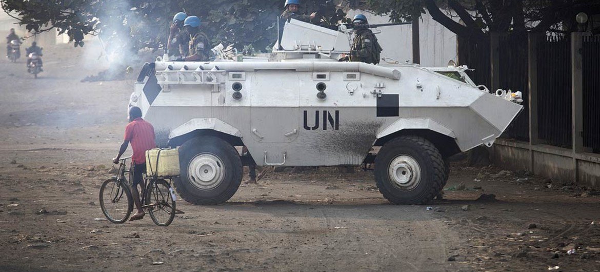 Les Casques bleus de la MONUSCO protègent les civils à Goma en RDC contre des attaques du M23. Photo (archive juillet 2012): MONUSCO/Sylvain Liechti