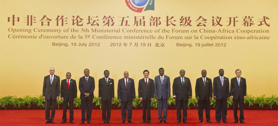 Photo de groupe des personnalités participant à la 5ème Conférence ministérielle du Forum sur la coopération entre la Chine et l'Afrique. ONU Photo/Eskinder Debebe.