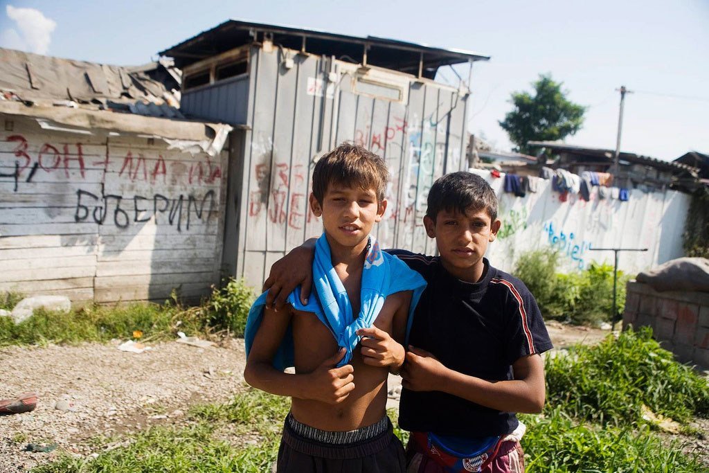 De jeunes Rom déplacés de force en Europe du Sud-Est. Ils sont nombreux à être apatrides. Photo: UNHCR/L. Taylor