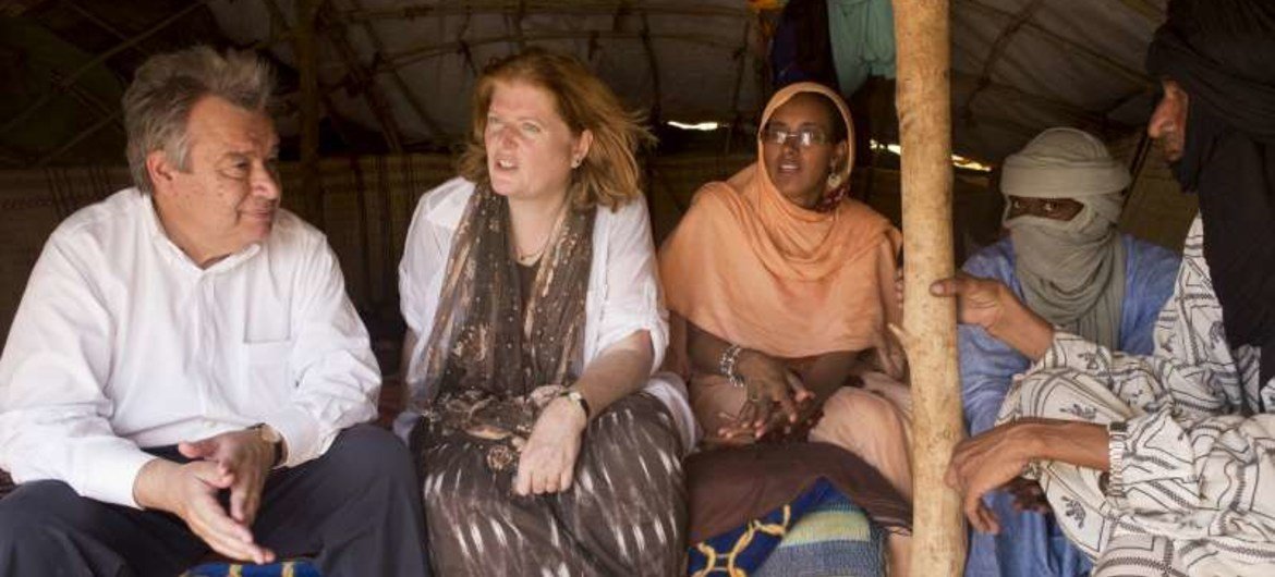 UNHCR chief António Guterres and Anne Richard of the US State Department visit Malian refugees in Damba camp.
