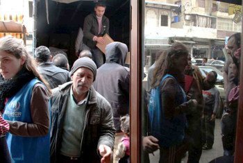 Des réfugiés syriens arrivent au Liban.