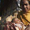 Les ONG offrent des services essentiels aux personnes non-enregistrés qui arrivent au Bangladesh en provenance de l'état de Rakhine au Myanmar, telle que cette jeune femme qui n'arrive pas à nourrir correctement son nourrisson.