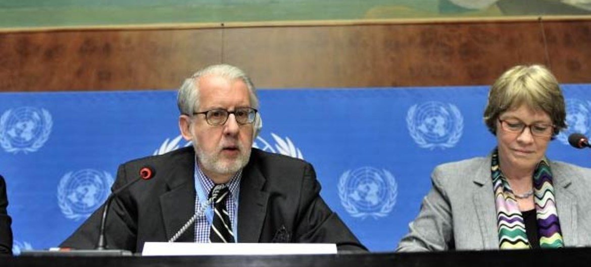 Le Président de la Commission d'enquête internationale indépendante sur la Syrie, Paulo Sergio Pinheiro, et Karen Koning AbuZayd, qui en est membre. ONU Photo/Jean-Marc Ferré