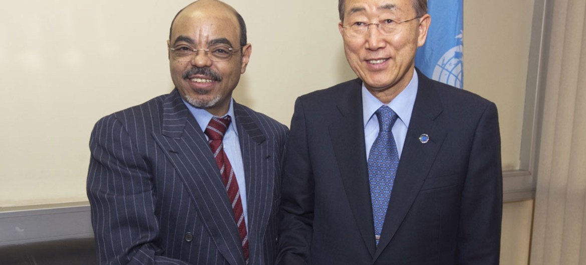 Le Secrétaire général Ban Ki-moon et le Premier Ministre de l'Ethiopie, Meles Zenawi, le 25 mai 2011 à Addis-Abbeba. ONU Photo/Eskinder Debebe