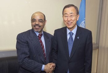 Secretary-General Ban Ki-moon (right) with Meles Zenawi, Prime Minister of Ethiopia, in the capital Addis Ababa on 25 May 2011.