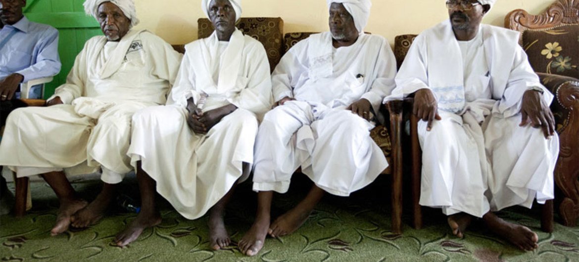 Representatives of the Al-Ziyadiah tribe, led by the deputy nazir, Rabih Mohammed Rabih (left), during their meeting with the UNAMID delegation in Mellit.