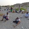 De nouveaux arrivants africains au Yémen, épuisés après la traversée de l'océan.