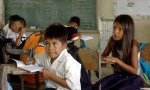 According to a UNICEF/UNESCO report, 2.1 million children and teenagers in Latin America and the Caribbean region are not enrolled in school or are at grave risk of abandoning it.