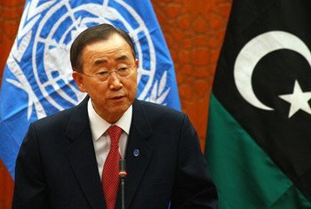 Le Secrétaire général Ban Ki-moon lors de sa visite en Libye le 2 novembre 2011. Photo ONU/Iason Foounten