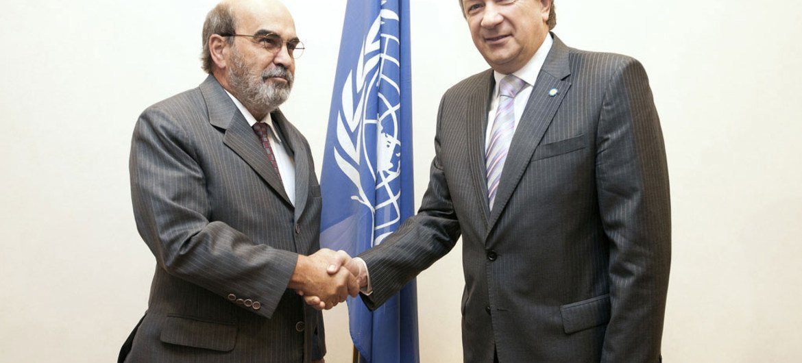 14 septembre 2012: le Directeur général de la FAO, José Graziano da Silva, s'entretient avec le Ministre argentin de l'agriculture, Norberto Gustavo Yauhar, au siège de la FAO, à Rome.