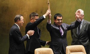 Outgoing President of the General Assembly Nassir Abdulaziz Al-Nasser (second right) hands over the gavel to his successor Vuk Jeremić. Secretary-General Ban Ki-moon is at left.
