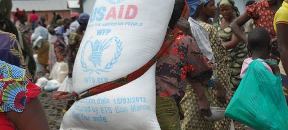 In the provinces of North and South Kivu, WFP provides emergency food assistance to the internally displaced.