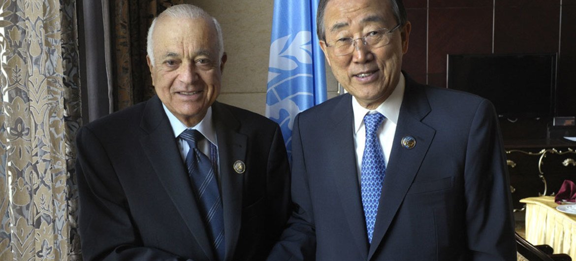 Secretary-General Ban Ki-moon (right) with League of Arab States Secretary-General Nabil El-Araby.