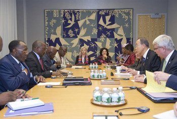 Le Secrétaire général Ban Ki-moon (à droite) en réunion avec le Président de la République démocratique du Congo (RDC), Joseph Kabila.