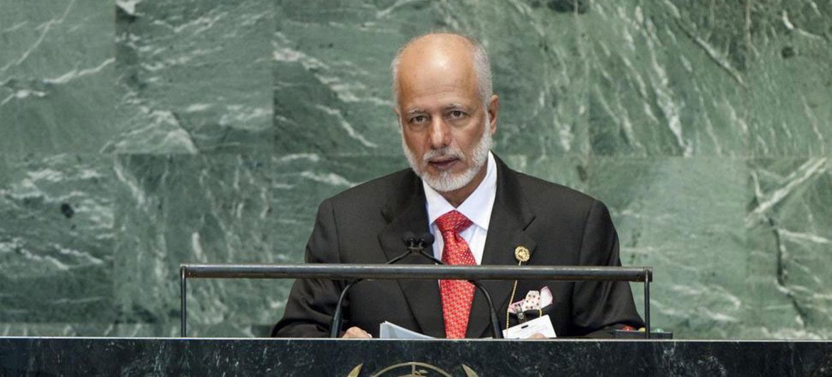 Foreign Minister Yousef Bin Al-Alawi Bin Abdullah of Oman addresses the General Assembly.
