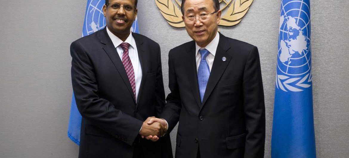 Secretary-General Ban Ki-moon (right) meets with Mahmoud Ali Youssouf, Minister for Foreign Affairs of Djibouti.