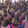 Des enfants participent à un atelier de sensibilisation aux dangers de la schistosomiase dans une école primaire de Bongo, au Ghana.