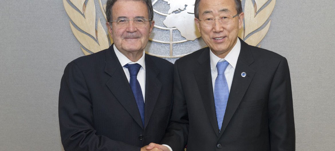 Secretary-General Ban Ki-moon (right) meets with Romano Prodi, his Special Envoy for the Sahel.