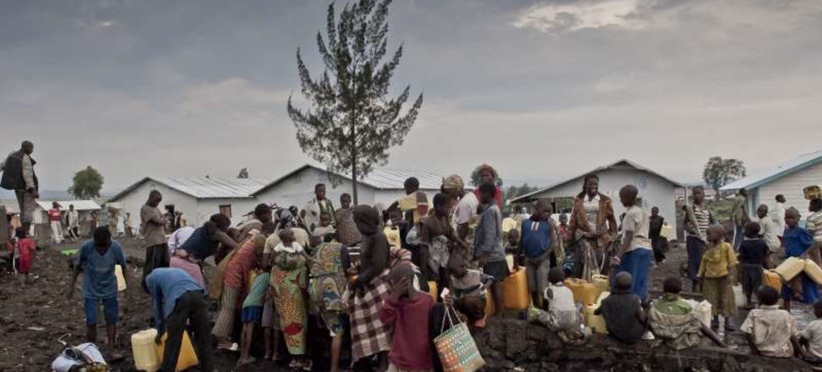 Displaced people gather around water taps in Mugunga 3.