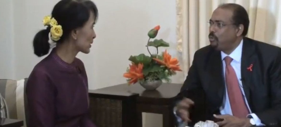 UNAIDS Executive Director Michel Sidibé (right) and Nobel peace prize winner Aung San Suu Kyi.