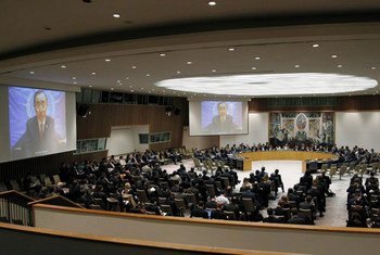 A view of the Security Council as Secretary-General Ban Ki-moon (on screens) briefs the Council via videolink from Tel Aviv, Israel.