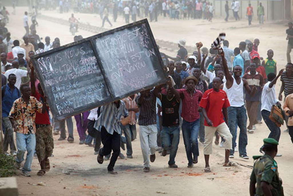 Habitantes de Bunia, en la República Democrática del Congo, protestan por la toma de Goma por el grupo rebelde M23.
