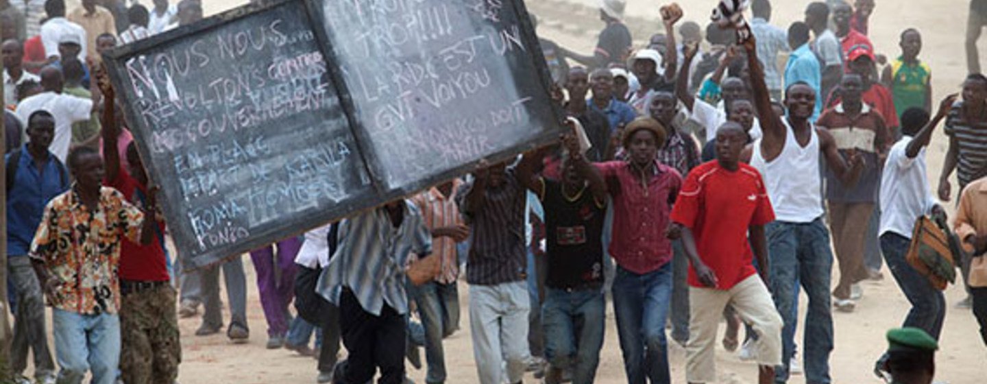 Warga Bunia, DR Kongo, memprotes penangkapan Goma pada 2012 oleh kelompok bersenjata M23 yang baru dibentuk.  (mengajukan)