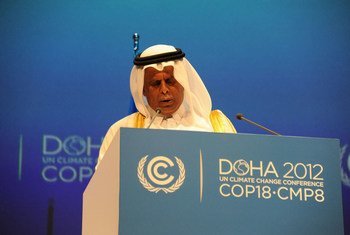 Le Président de la Conférence des Parties (COP 18), Abdullah bin Hamad Al-Attiyah, prend la parole à l'ouverture des débats.