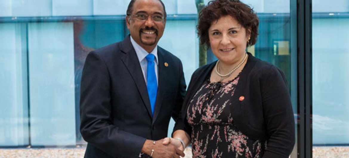 UNAIDS Executive Director Michel Sidibé and Dr. Lucica Ditiu, Executive Secretary of the Stop TB.