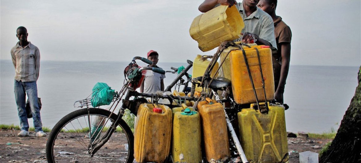 A man loads water collected from Lake Kivu onto his bicycle for sale in Goma, DRC, where municipal supplies have been interrupted.