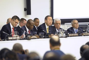 Secretary-General Ban Ki-moon (centre) and General Assembly President Vuk Jeremic (left) at a special meeting of the Committee on the Exercise of the Inalienable Rights of the Palestinian People.