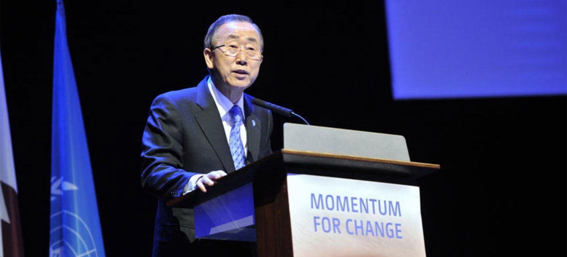 Le Secrétaire général Ban Ki-moon prend la parole à l'ouverture du segment de haut-niveau de la 18ème Conférence des Parties à la Convention-cadre des Nations Unies sur les changements climatiques, à Doha, au Qatar.