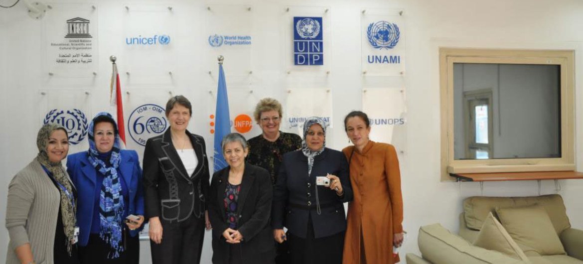UNDP Administrator Helen Clark (third left) meets with women civil society leaders in Iraq.