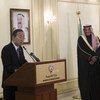 Le Secrétaire général Ban Ki-moon (à gauche) en conférence de presse à Koweït City.