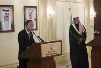 Secretary-General Ban Ki-moon (left) briefs reporters in Kuwait City.