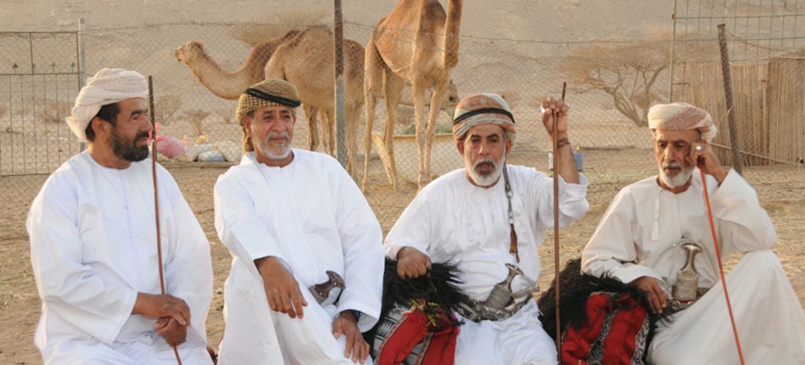 традиционное чтение стихов   бедуинами ОАЭ
