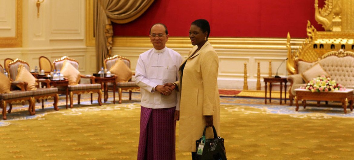 Humanitarian chief Valerie Amos (right) meets with President Thein Sein of Myanmar at the Presidential Palace in Nay Pyi Taw.