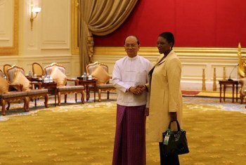 La Secrétaire générale adjointe aux affaires humanitaires, Valerie Amos, s'entretient avec le Président Thein Sein, du Myanmar.
