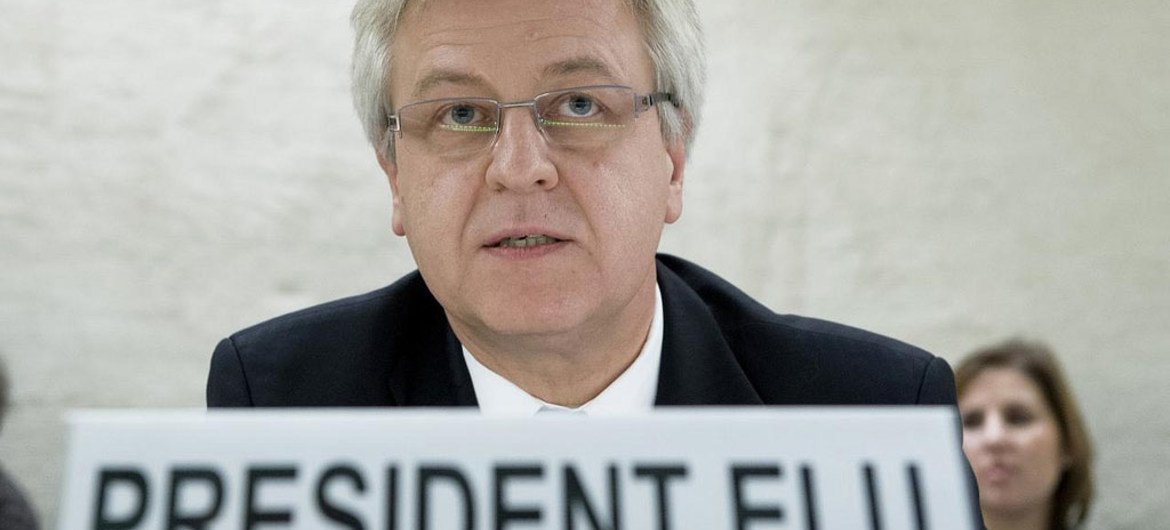 Remigiusz Henczel, de la Pologne, a été élu Président du Conseil des droits de l'homme pour 2013.