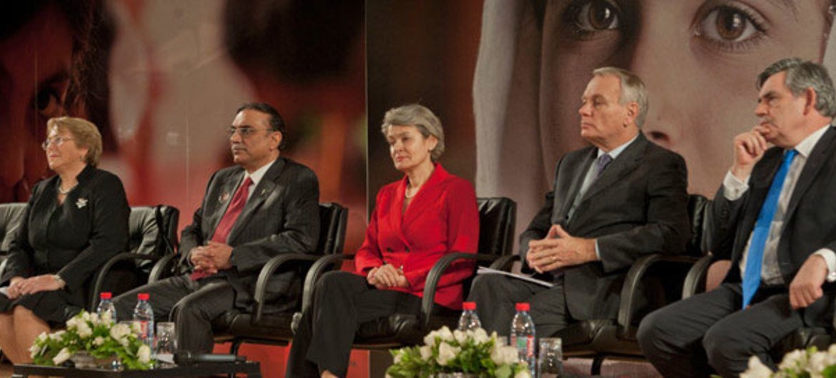 Michelle Bachelet (UN Women), President Asif Ali Zardari of Pakistan, Irina Bokova (UNESCO), Prime Minister Jean-Marc Ayrault of France, and UN Special Envoy for Global Education Gordon Brown, at launch of Malala Fund for Girls’ Education.